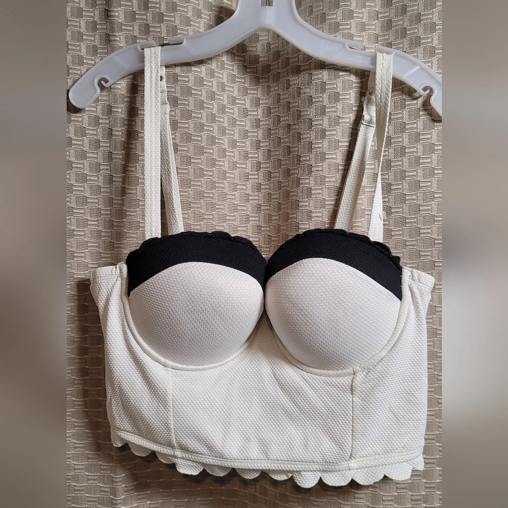 Torrid Sizd 0 Black & Ivory Push-Up Strapless Scalloped Midkini swim top - Picture 4 of 9